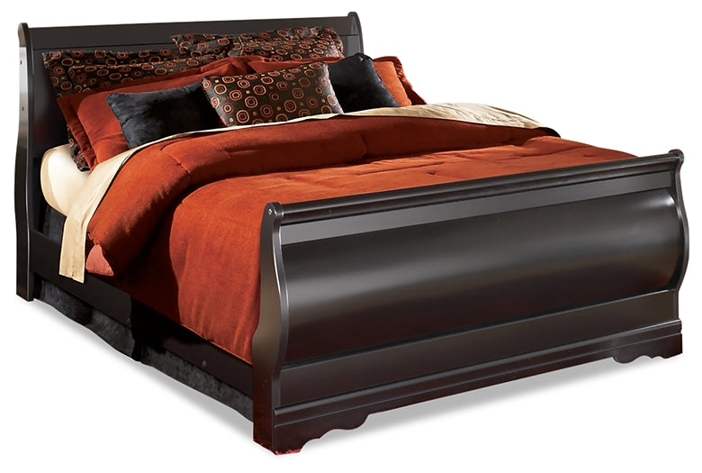 Huey Vineyard Queen Sleigh Headboard with Dresser